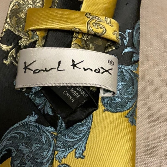 Elegant Yellow and Black Silk Tie - Picture 3 of 5